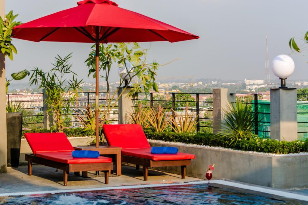 Diamond Palace Resort & Sky Bar Phnom Penh Extérieur photo