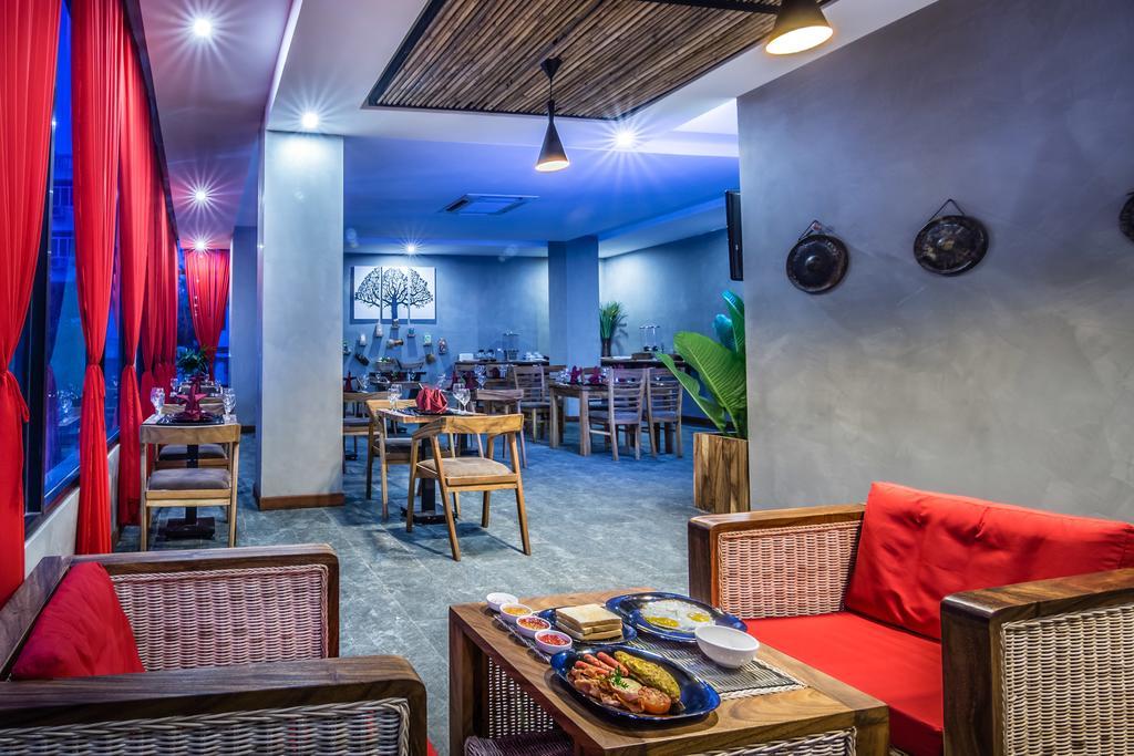Diamond Palace Resort & Sky Bar Phnom Penh Extérieur photo