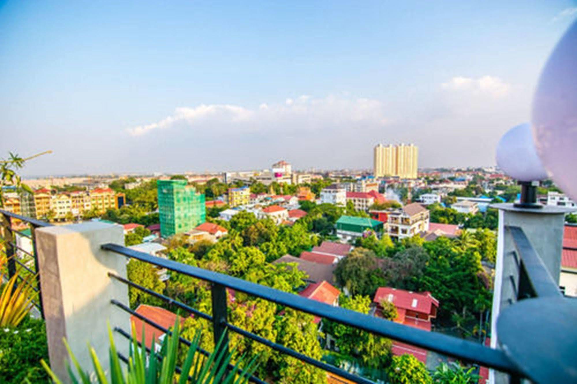 Diamond Palace Resort & Sky Bar Phnom Penh Extérieur photo