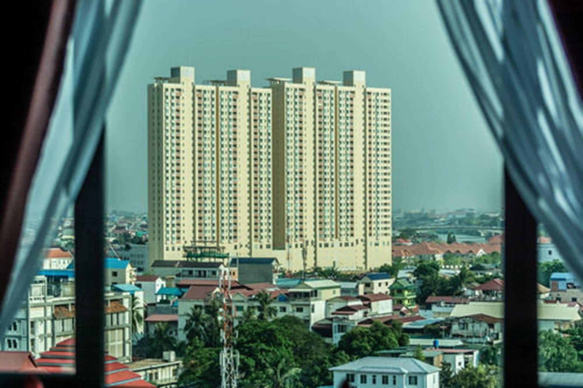 Diamond Palace Resort & Sky Bar Phnom Penh Extérieur photo