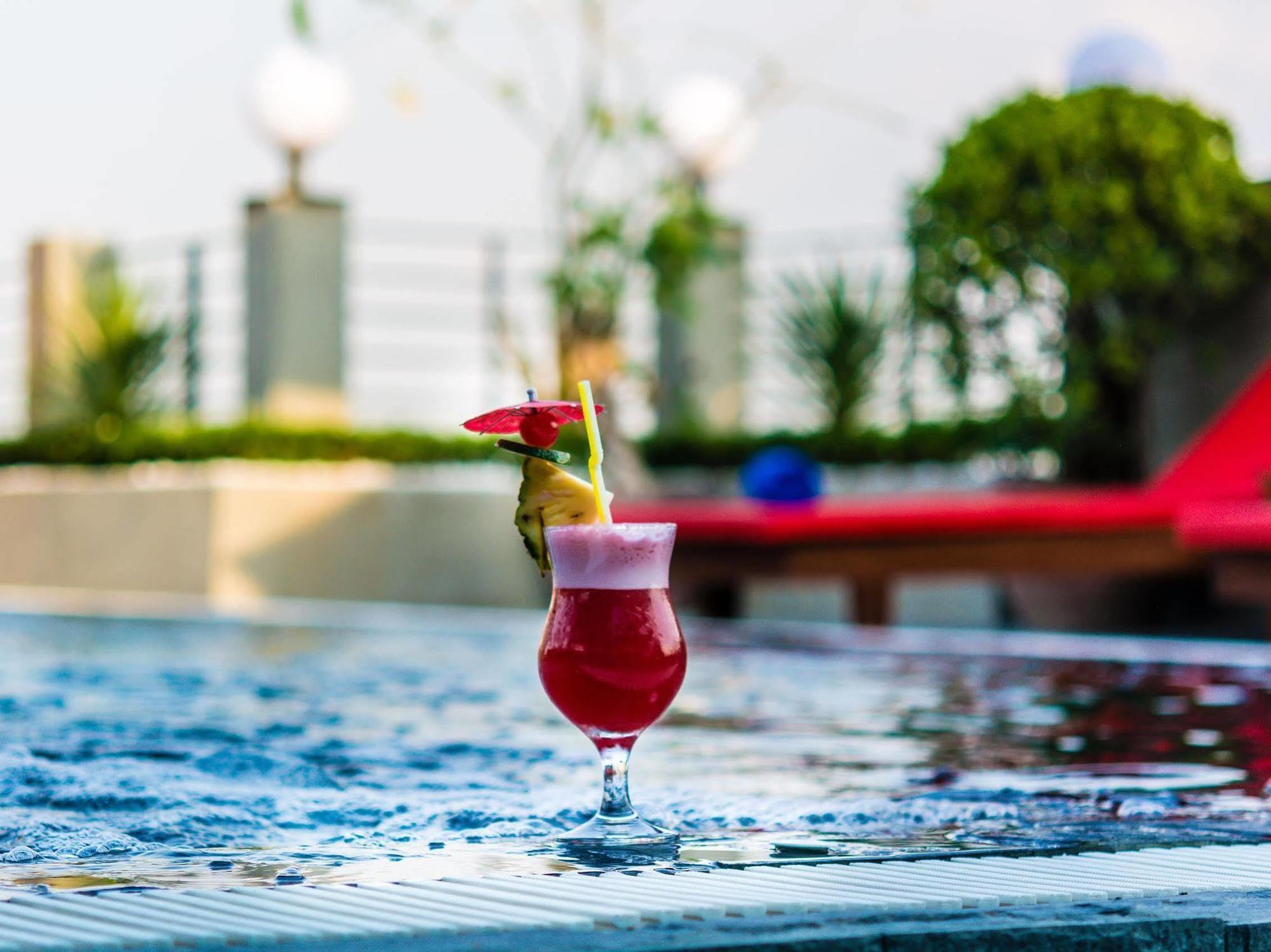 Diamond Palace Resort & Sky Bar Phnom Penh Extérieur photo