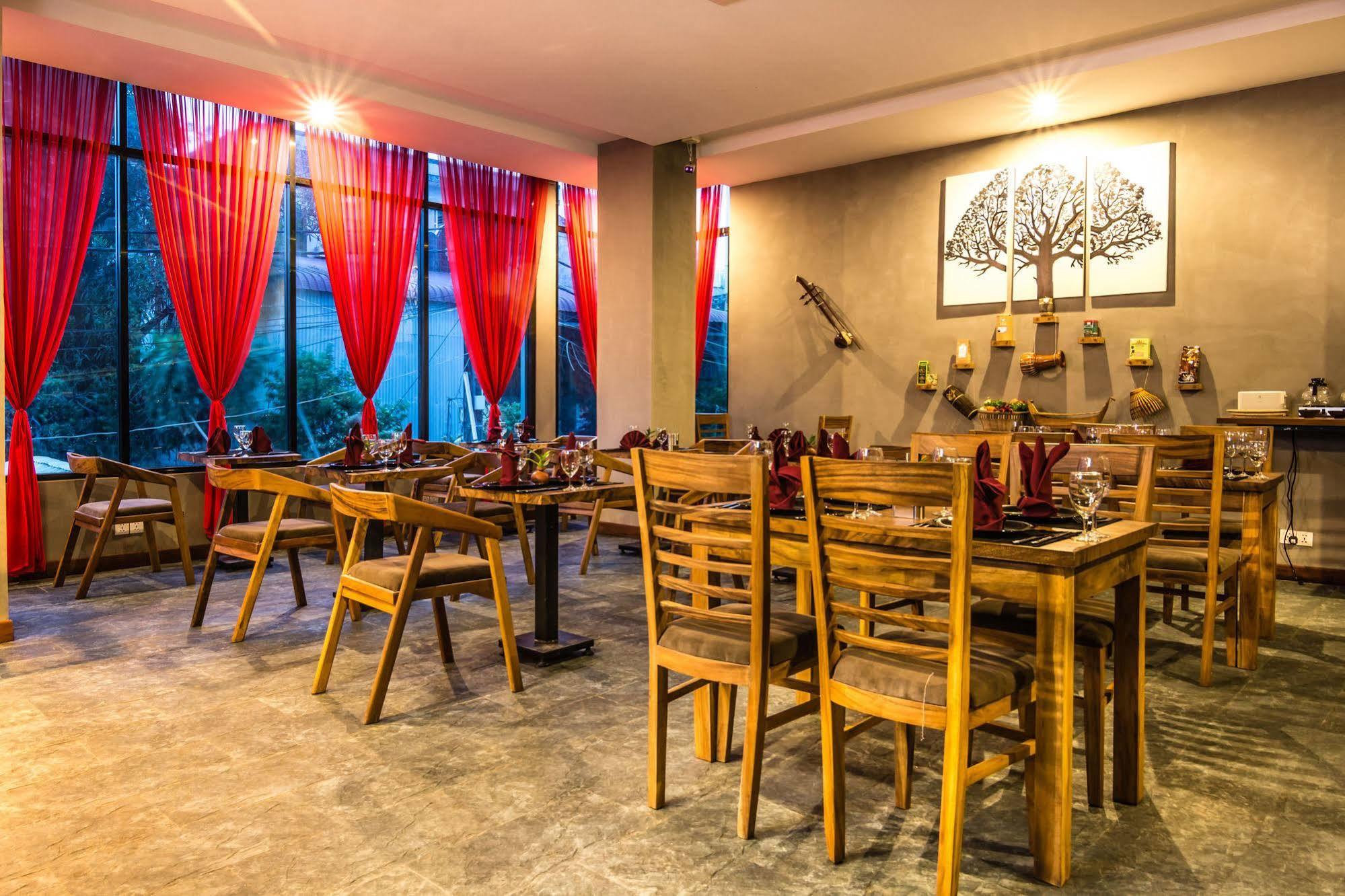 Diamond Palace Resort & Sky Bar Phnom Penh Extérieur photo