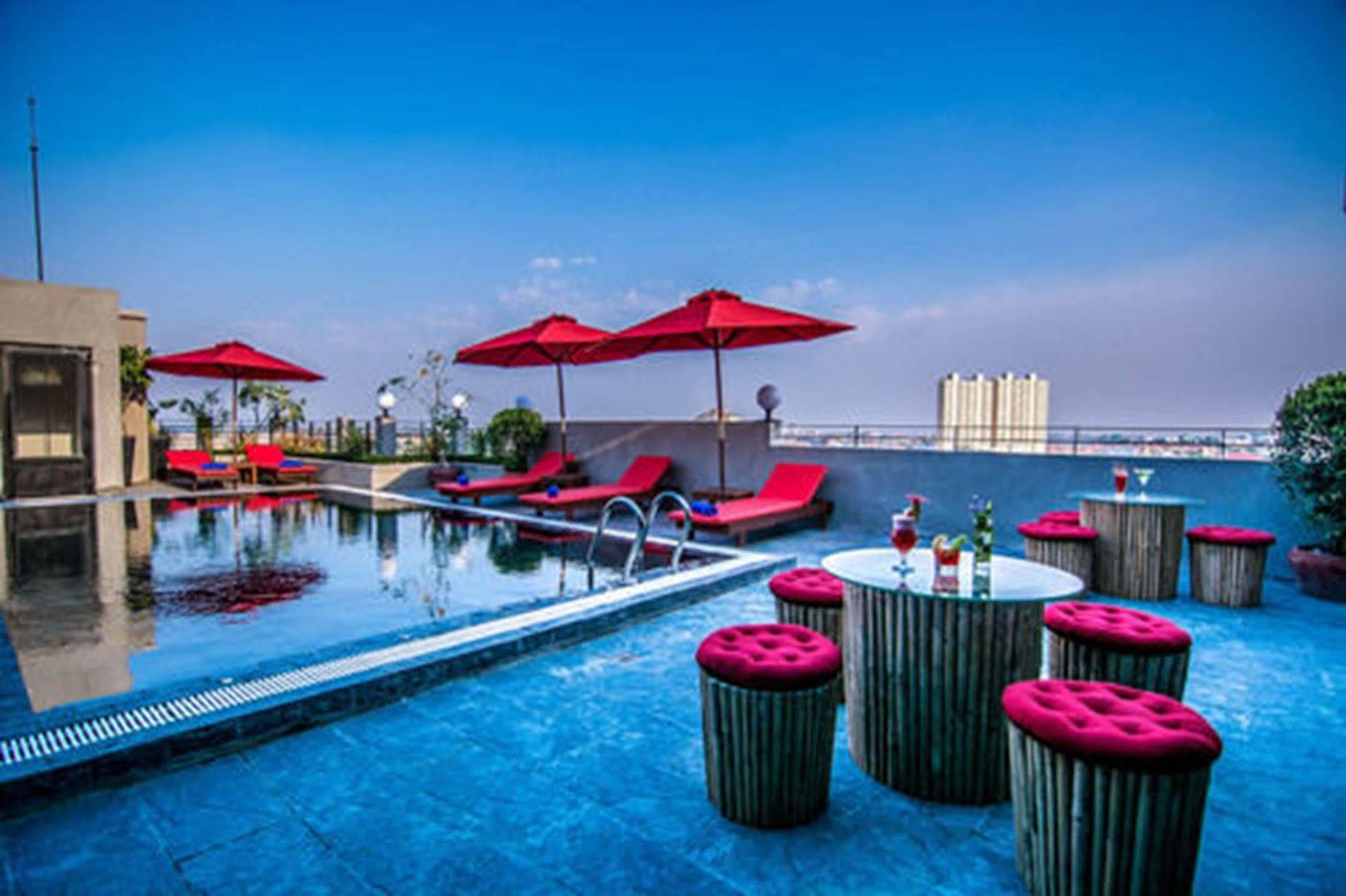 Diamond Palace Resort & Sky Bar Phnom Penh Extérieur photo